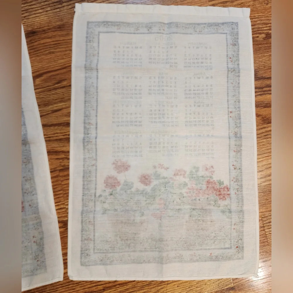 Vintage Collectible Set of 2 Calendar Linen Tea Towels 2004 & 2005 Red Flowers